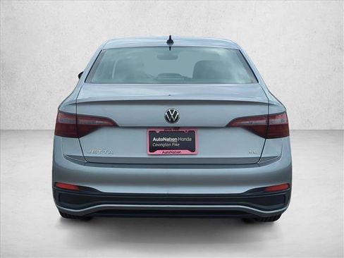 Used 2024 Volkswagen Jetta SE FWD image 8