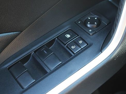Used 2022 Toyota RAV4 LE AWD/4WD image 18