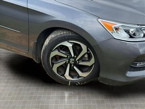 Used 2017 Honda Accord EX-L image 9