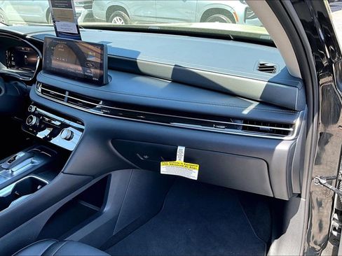 Certified 2026 INFINITI QX60 Luxe w/ Family Package FWD image 21