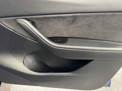 Used 2021 Tesla Model Y 2WD image 7