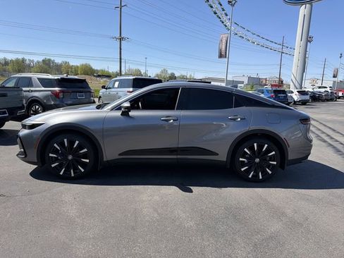 Used 2024 Toyota Crown Platinum image 8