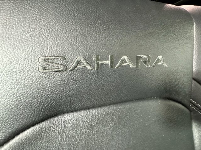 Used 2022 Jeep Wrangler Unlimited Sahara w/ Cold Weather Group AWD/4WD image 40