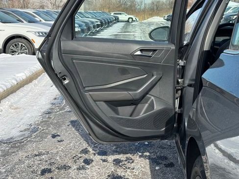 Used 2024 Volkswagen Jetta SE w/ Panoramic Sunroof Package image 16