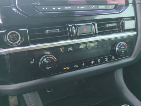 Used 2022 Nissan Pathfinder SV AWD/4WD image 25