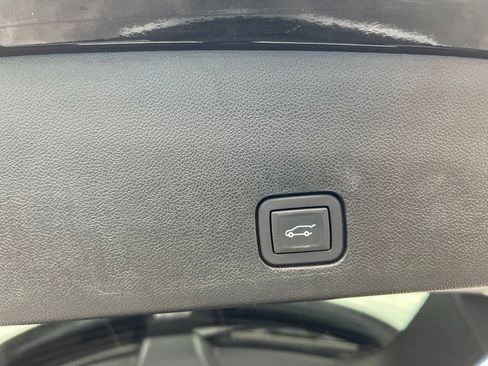 Used 2024 Cadillac XT6 Premium Luxury w/ Technology Package AWD/4WD image 33