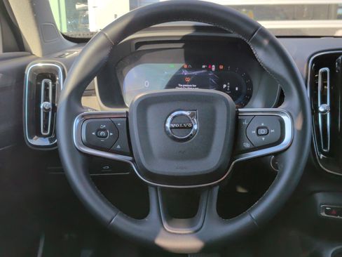 Used 2025 Volvo XC40 B5 Core image 21