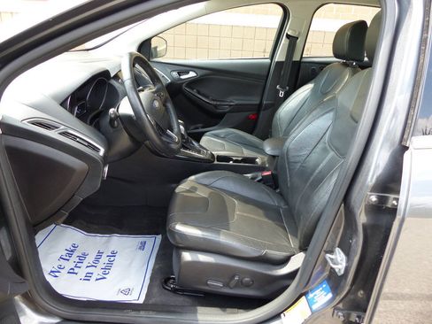 Used 2018 Ford Focus Titanium w/ Titanium Technology Package FWD image 23