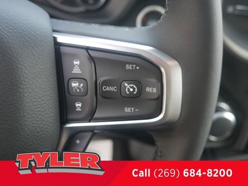 New 2026 RAM 1500 4x4 Crew Cab image 28
