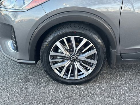 Used 2024 Nissan Kicks SV image 11