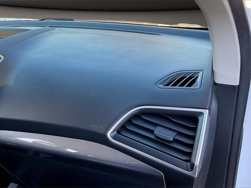 Used 2023 Ford Edge SEL image 15