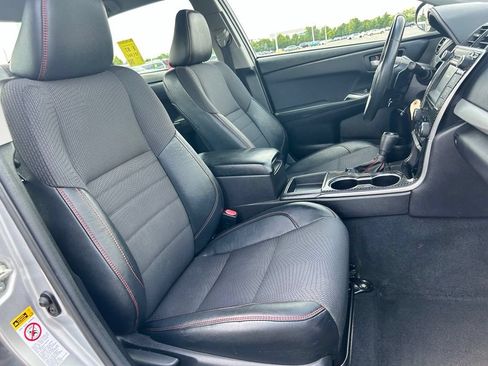 Used 2017 Toyota Camry SE FWD image 9