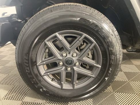 Used 2021 Jeep Gladiator Sport image 24