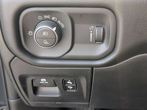 New 2026 RAM 1500 4x4 Crew Cab image 13