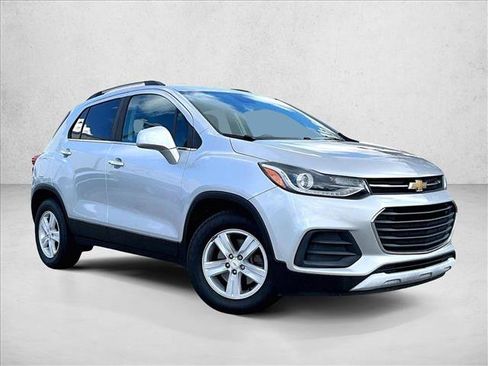 Used 2017 Chevrolet Trax LT w/ LT Convenience Package image 12
