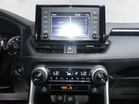 Used 2021 Toyota RAV4 XLE AWD/4WD image 36