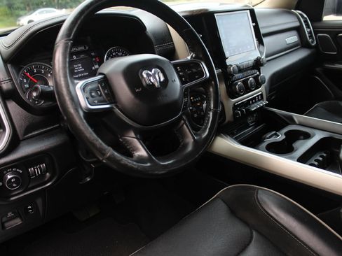 Used 2019 RAM 1500 Laramie AWD/4WD image 11