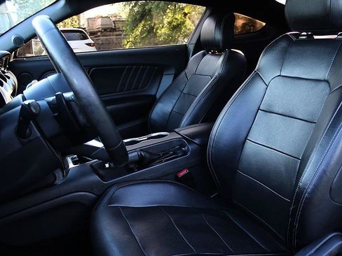 Used 2018 Ford Mustang GT Premium RWD image 9