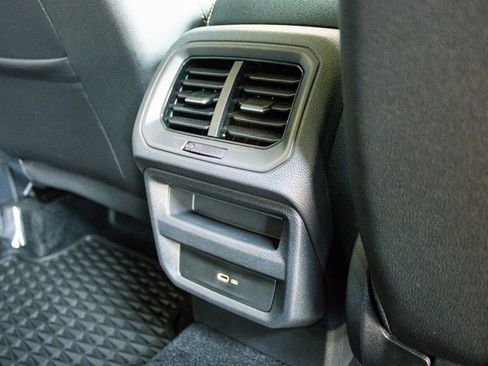 Used 2023 Volkswagen Taos SE image 18