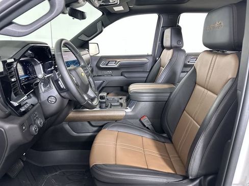 Used 2025 Chevrolet Silverado 1500 High Country w/ High Country Premium Package RWD image 20