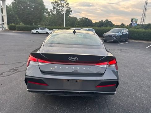 Used 2024 Hyundai Elantra SEL FWD image 5