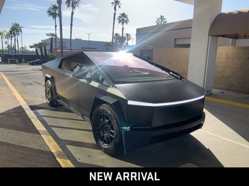 Used 2024 Tesla Cybertruck AWD Crew Cab image 3