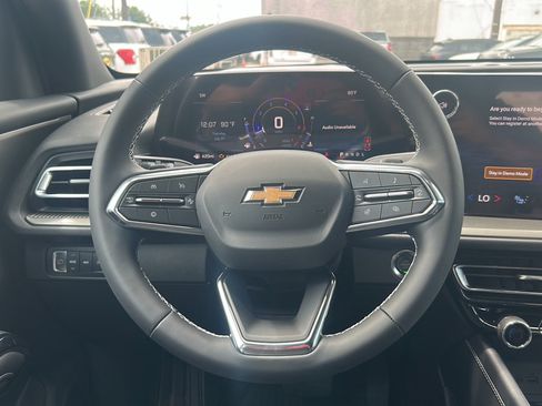 New 2026 Chevrolet Traverse LT w/ Driver Confidence Package AWD/4WD image 2