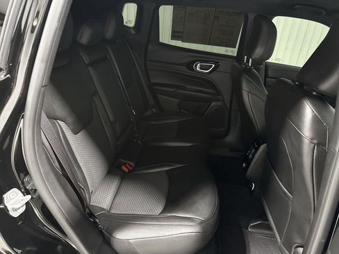 Used 2025 Jeep Compass Latitude w/ Altitude Special Edition image 28