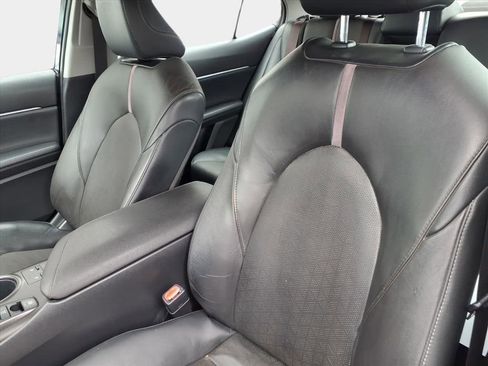 Used 2021 Toyota Camry XSE image 11