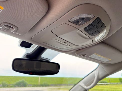 Used 2022 Chrysler Voyager LX FWD image 38
