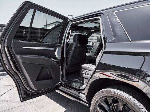 Used 2026 Cadillac Escalade V AWD/4WD image 34