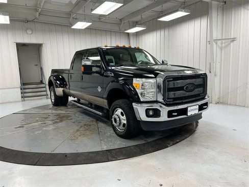 Used 2011 Ford F350 Lariat w/ Lariat Interior Pkg image 2
