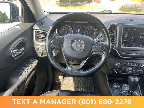 Used 2021 Jeep Cherokee Trailhawk w/ Comfort/Convenience Group AWD/4WD image 16