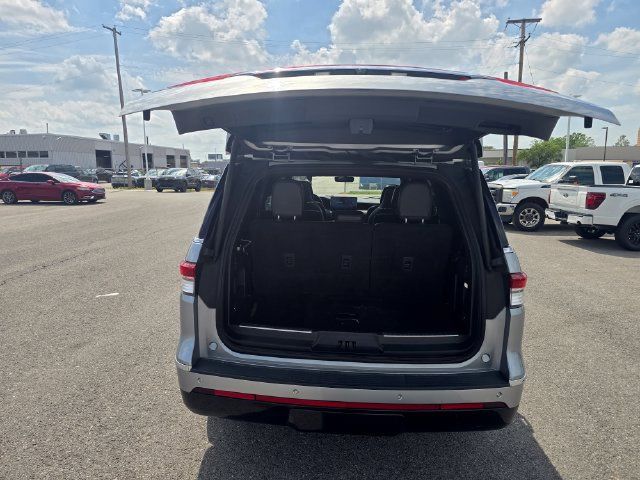 Used 2023 Lincoln Navigator Reserve AWD/4WD image 16