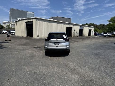 Used 2024 Nissan Rogue S image 6