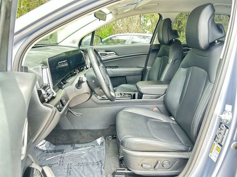 Used 2025 Kia Sportage EX FWD image 11