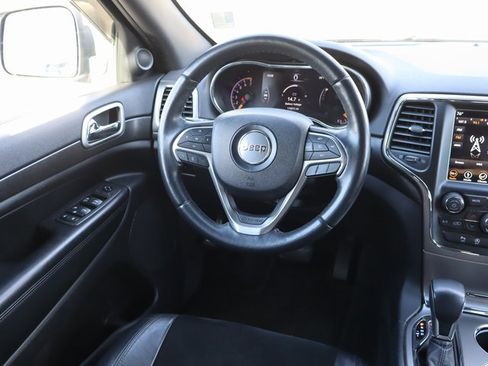 Used 2018 Jeep Grand Cherokee Altitude image 19
