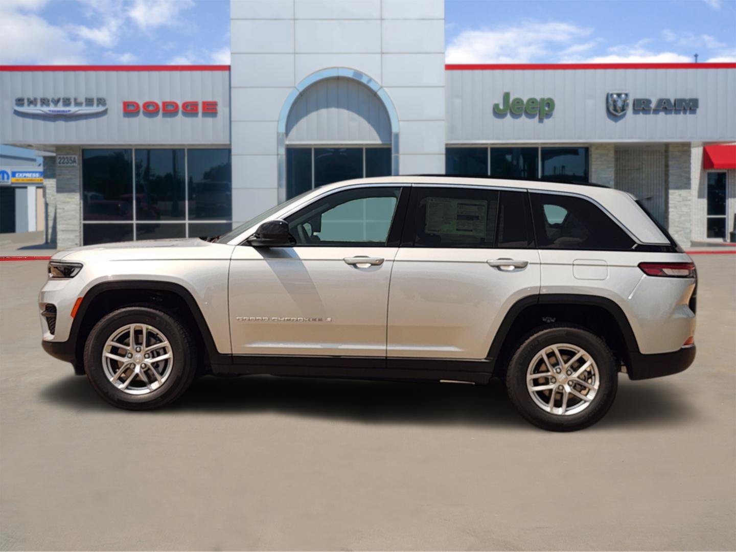 New 2026 Jeep Grand Cherokee Laredo RWD image 3