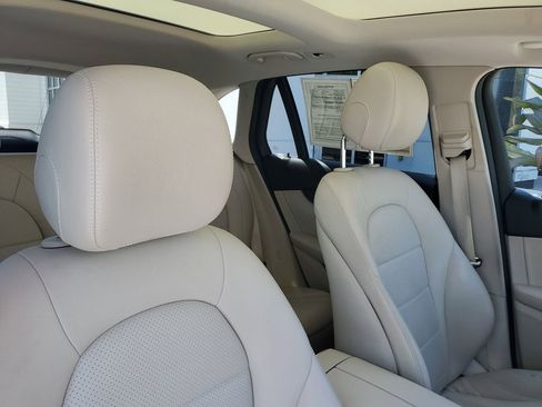 Used 2021 Mercedes-Benz GLC 300 4MATIC image 23