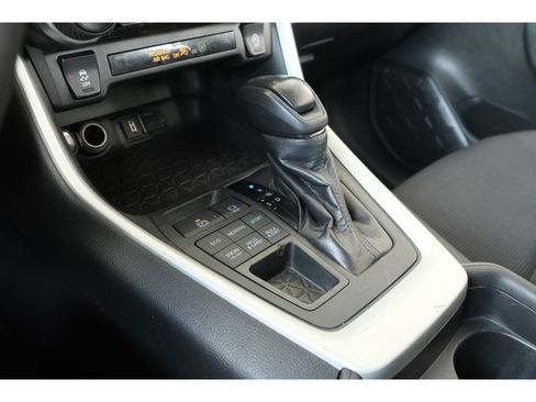 Used 2021 Toyota RAV4 LE AWD/4WD image 20