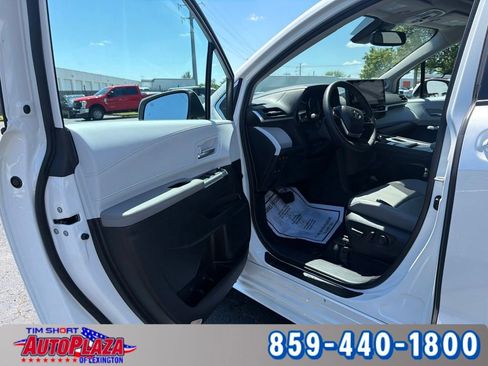 Used 2025 Toyota Sienna XLE w/ XLE Plus Package AWD/4WD image 7