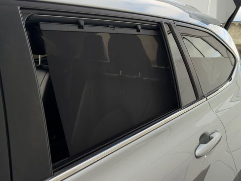 Used 2023 Toyota Highlander XLE image 24