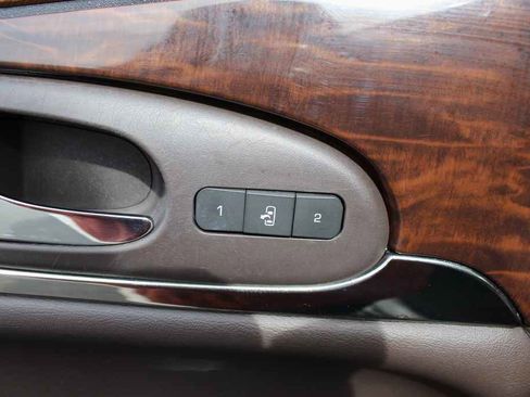 Used 2015 Buick Enclave Leather image 12