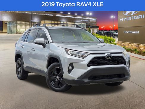 Used 2019 Toyota RAV4 XLE FWD image 1