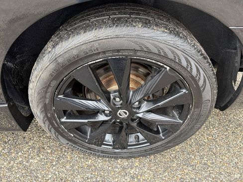 Used 2018 Nissan Sentra SR w/ SR Midnight Edition Package image 17