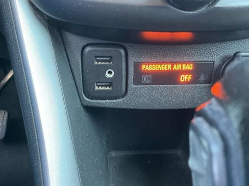 Used 2022 Chevrolet Trax LT w/ Premium Seat Package AWD/4WD image 19