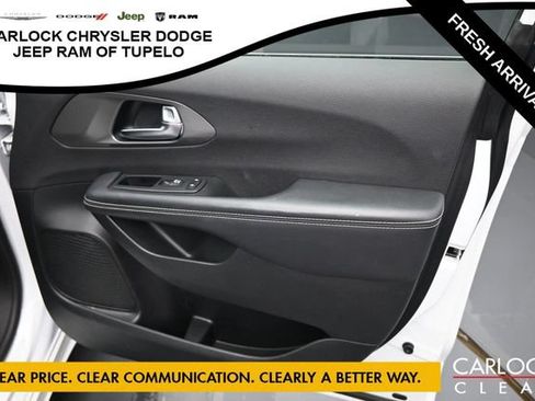 Used 2025 Chrysler Pacifica Select FWD image 36