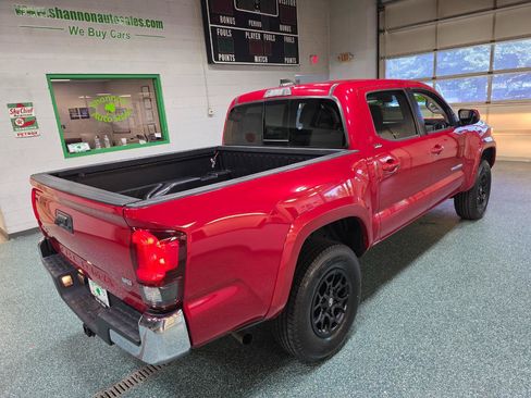 Used 2021 Toyota Tacoma SR5 AWD/4WD image 6