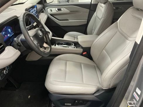 Used 2025 Ford Explorer Active w/ Active Comfort Package image 13