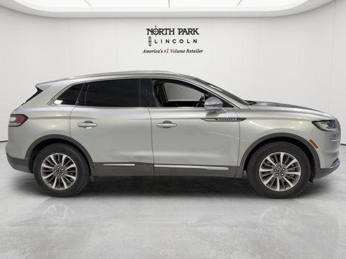Used 2023 Lincoln Nautilus FWD w/ Premium Package image 6